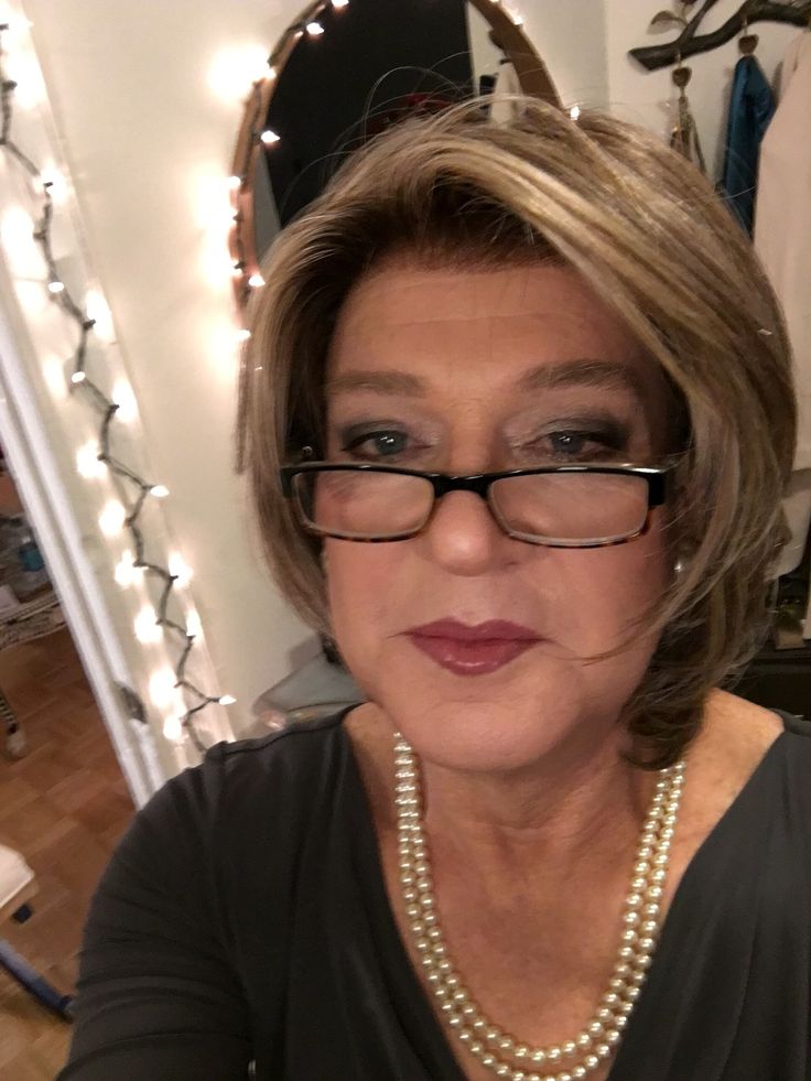 files/An_older_woman_taking_her_selfie__And_with_a_new_hair_do_and_makeup_done_by_my_dear_friend_Monica_I_m_feeling_pretty_good_about_the_results_2.jpg